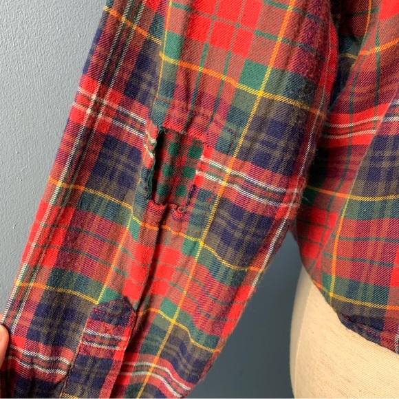 American Eagle Cozy Cabin Red and Green Plaid Cropped Button Down - Picture 8 of 9